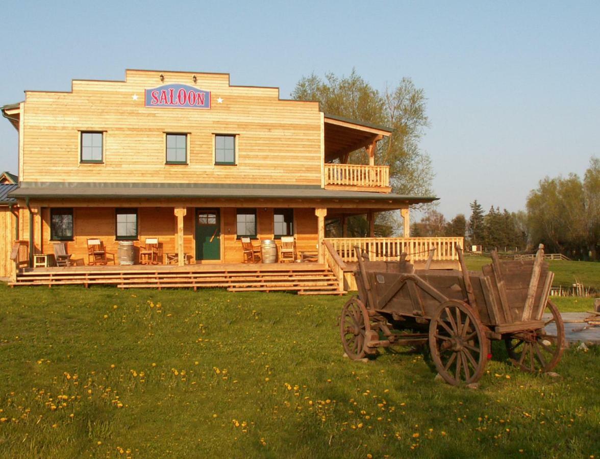 Horse Lake Ranch 노이엔도르프 외부 사진